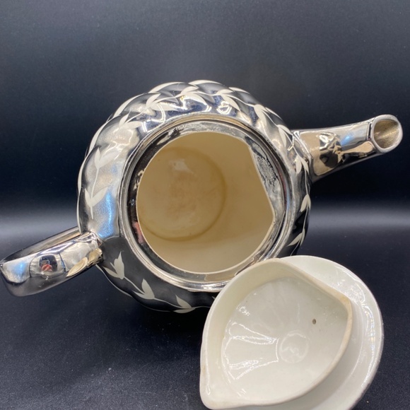 Sadler Tea Pot #1601 B silver swirl with white leaves VTG 1940's UK - Picture 6 of 8